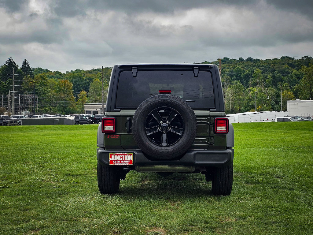 Used 2022 Jeep Wrangler Unlimited Sport AWD/4WD image 5