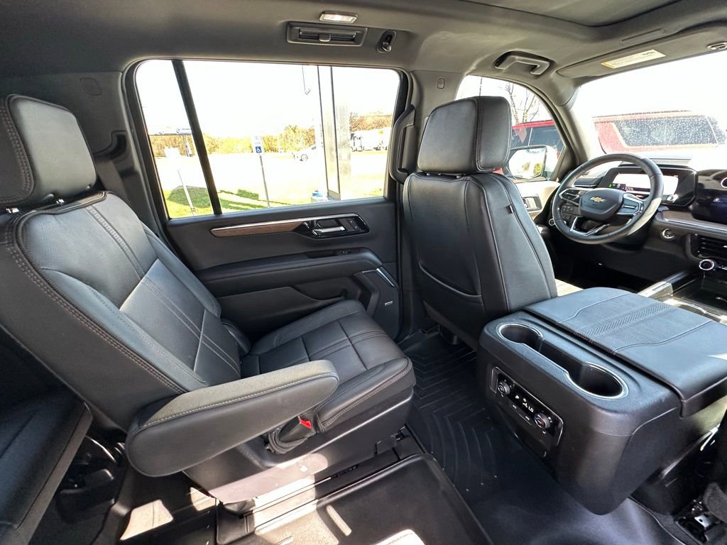 Used 2025 Chevrolet Suburban High Country AWD/4WD image 28