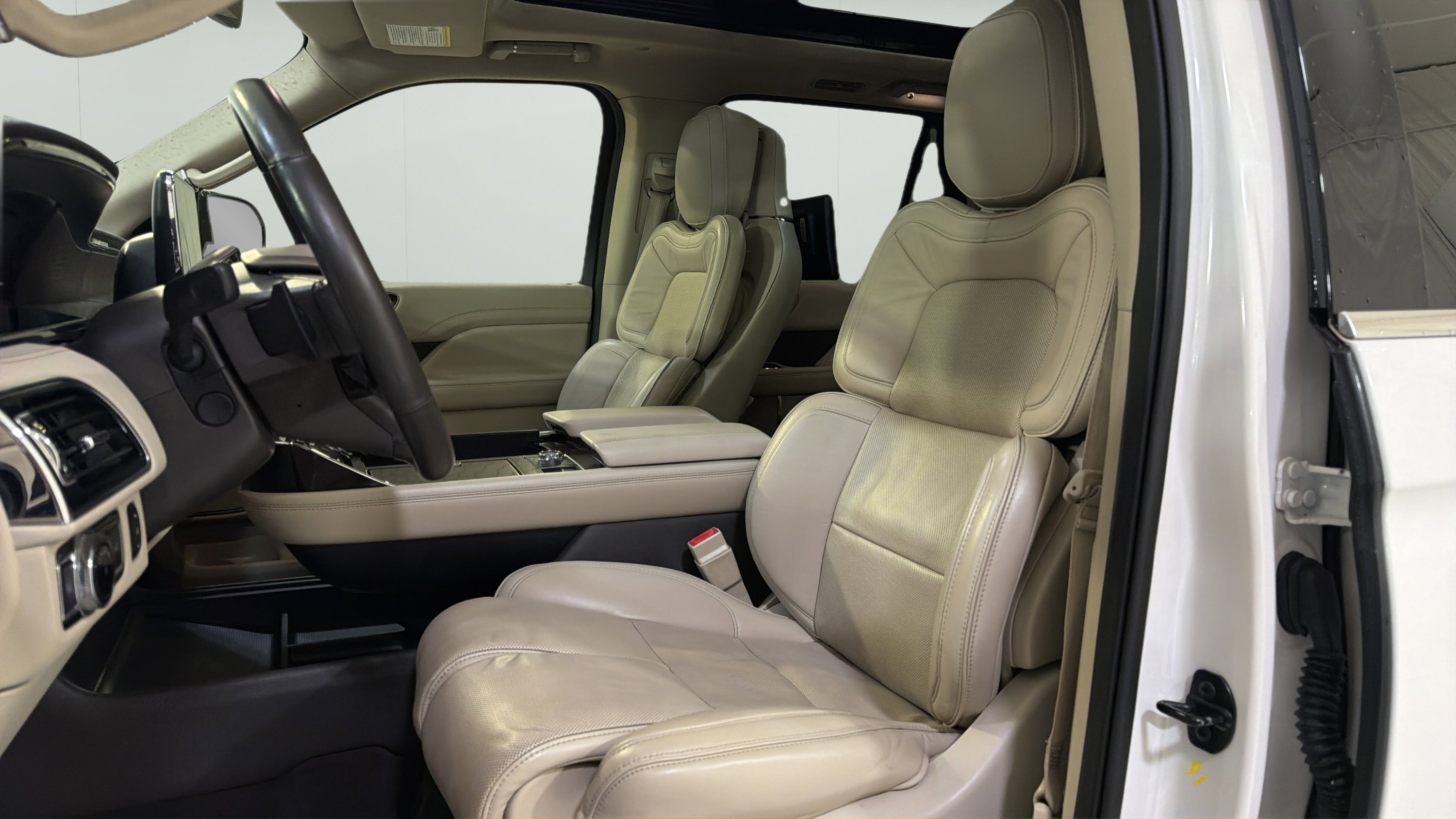 Used 2019 Lincoln Navigator Select w/ Cargo Package AWD/4WD image 20