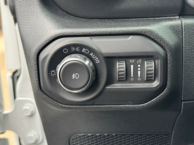 Used 2018 Jeep Wrangler Unlimited Sahara image 15