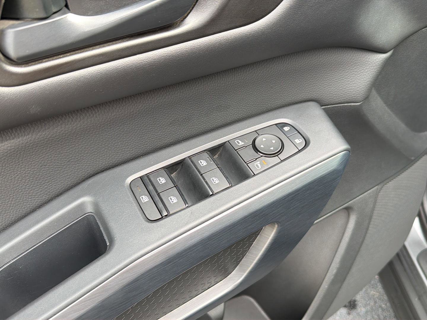 Used 2025 Nissan Pathfinder Rock Creek AWD/4WD image 32