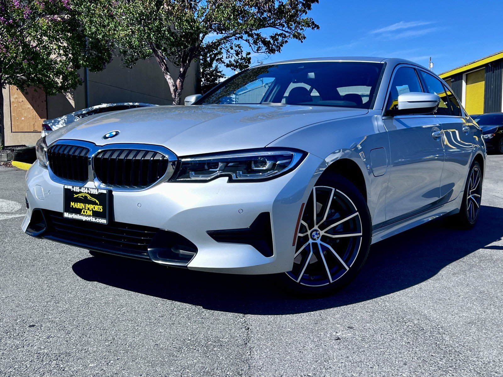 Used 2021 BMW 330e w/ Convenience Package RWD image 2