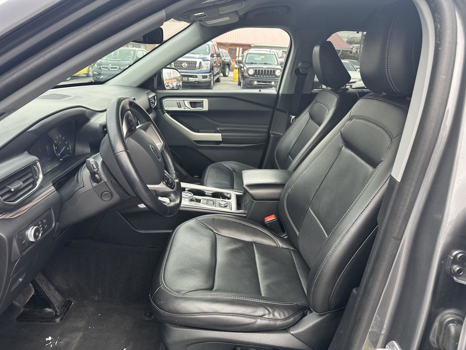 Used 2022 Ford Explorer Limited w/ Equipment Group 301A image 12