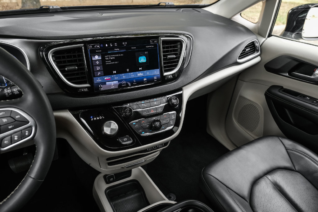 Used 2024 Chrysler Pacifica Touring-L FWD image 33