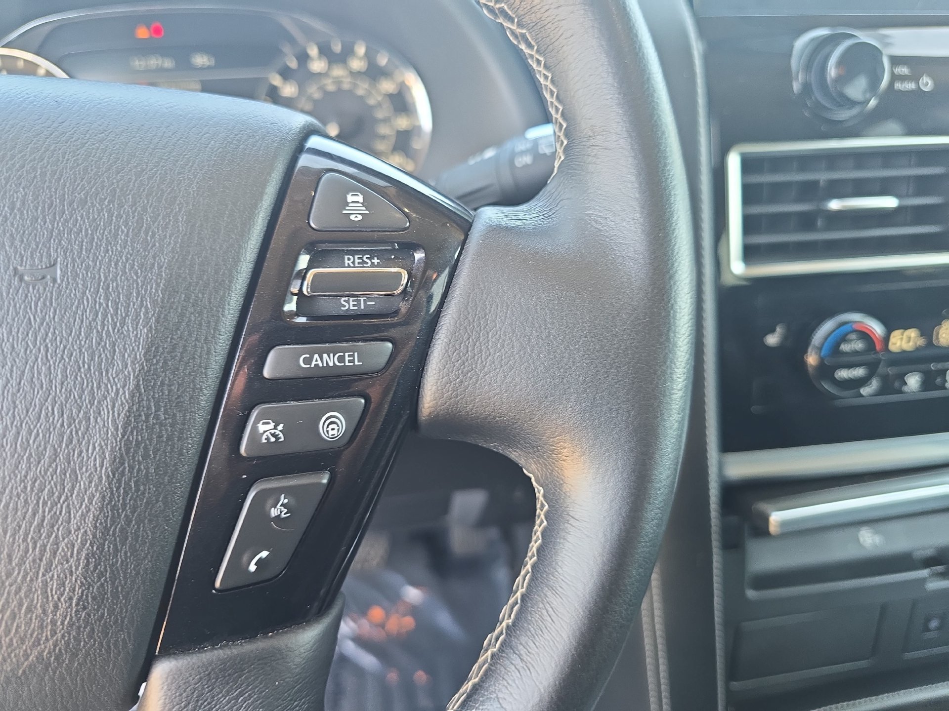 Used 2024 INFINITI QX80 Luxe AWD/4WD image 18