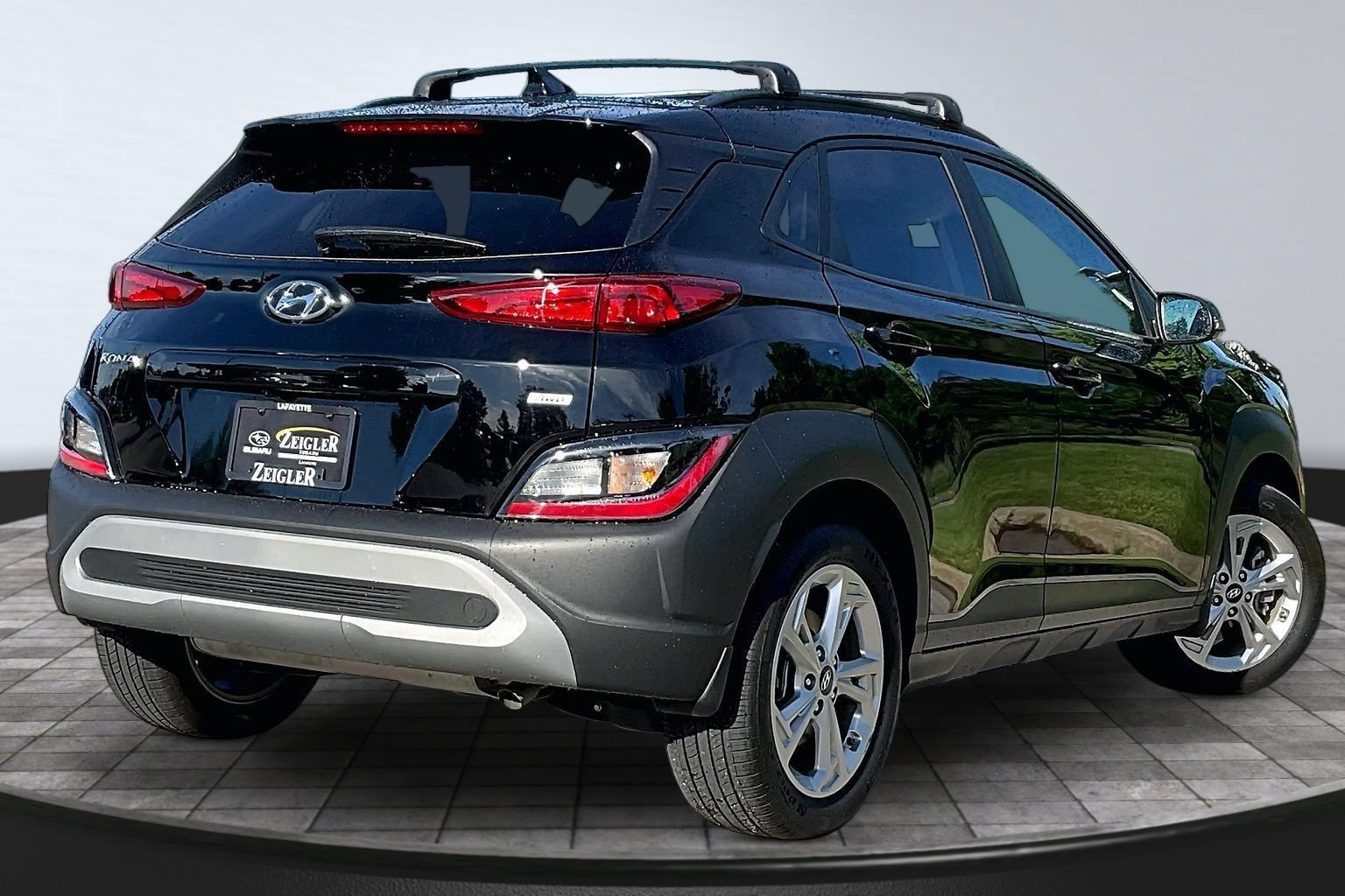 Used 2023 Hyundai Kona SEL AWD/4WD image 2