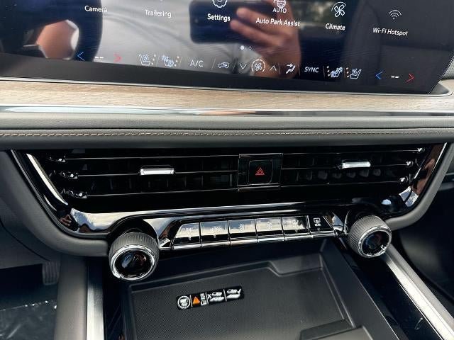 New 2026 Chevrolet Suburban High Country AWD/4WD image 11
