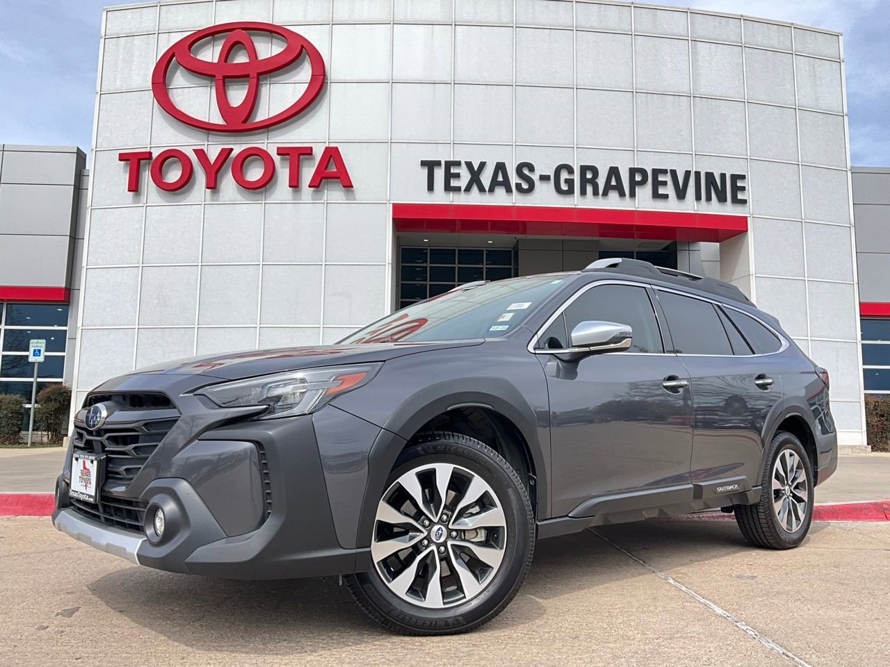 Used 2023 Subaru Outback Touring XT image 2