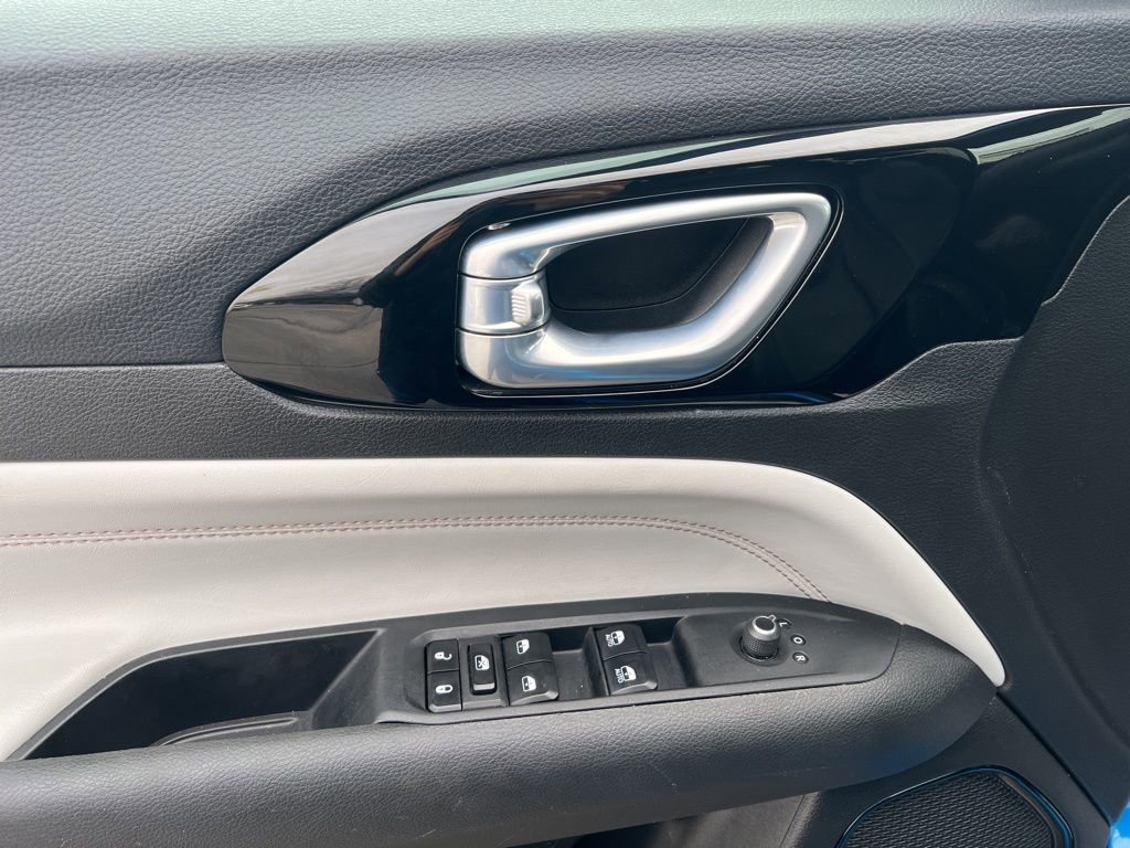 Used 2025 Jeep Compass Limited image 9