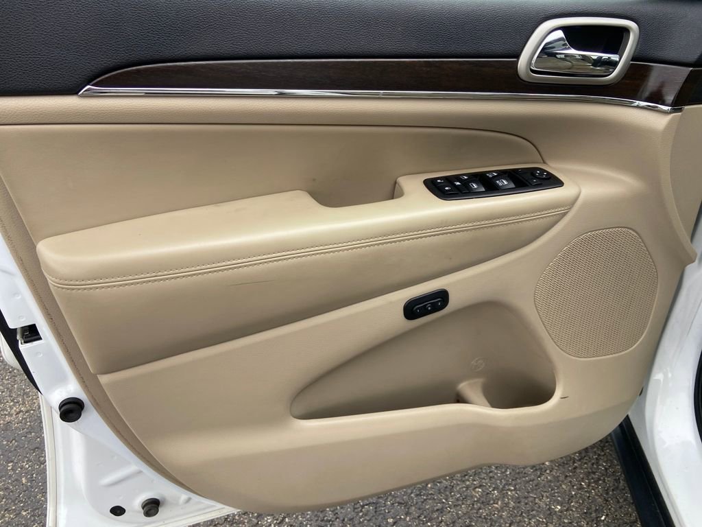 Used 2017 Jeep Grand Cherokee Limited w/ Trailer Tow Group IV image 12