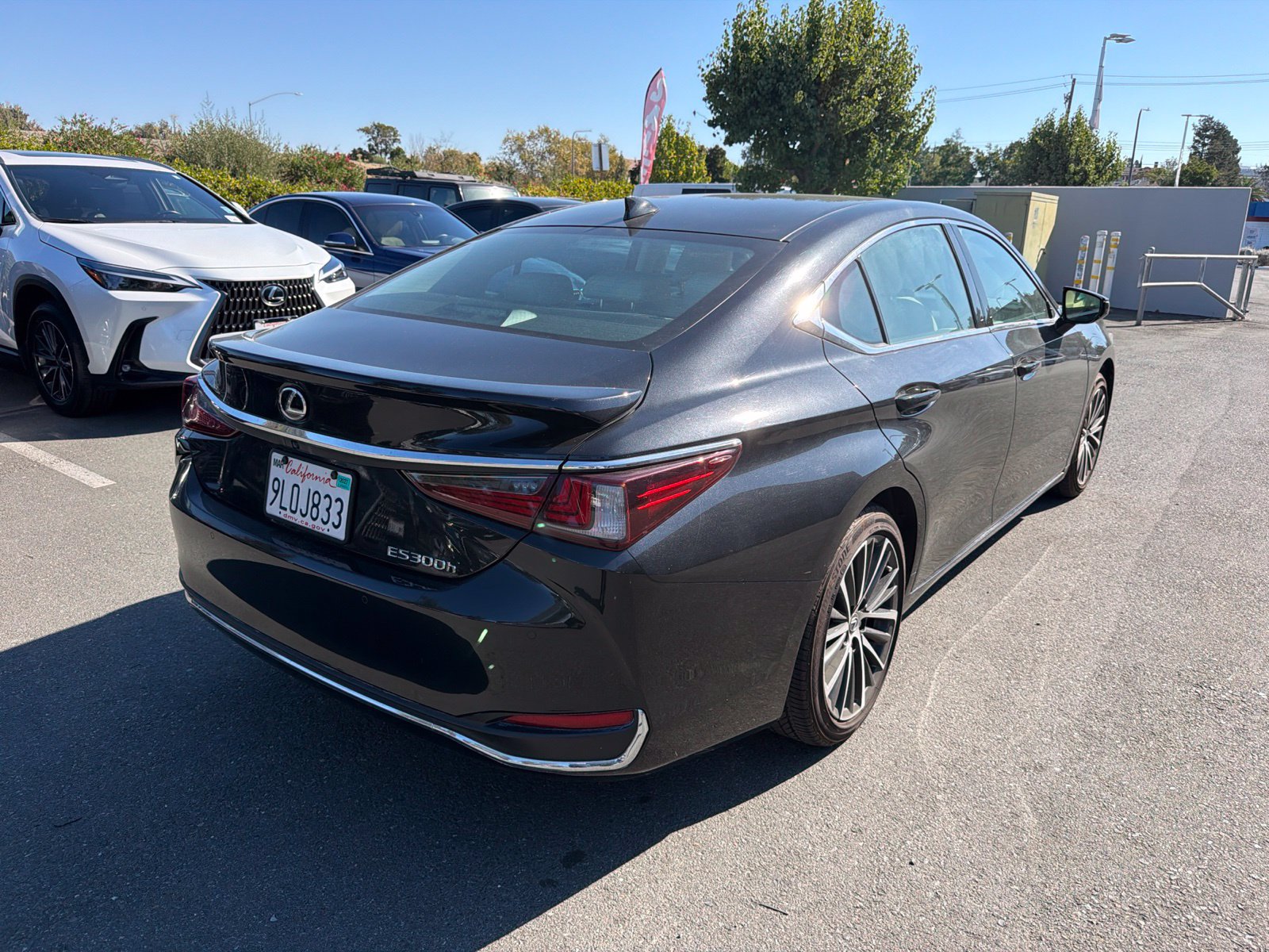 Certified 2024 Lexus ES 300h w/ Premium Package FWD image 5
