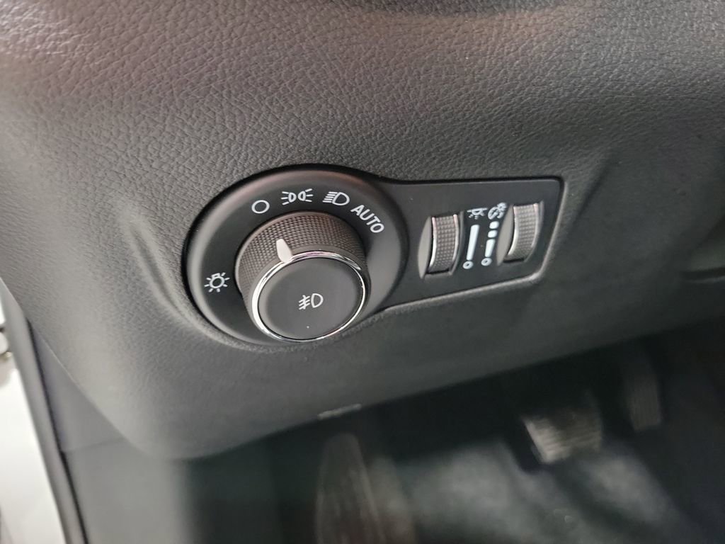 Used 2025 Jeep Compass Limited image 44