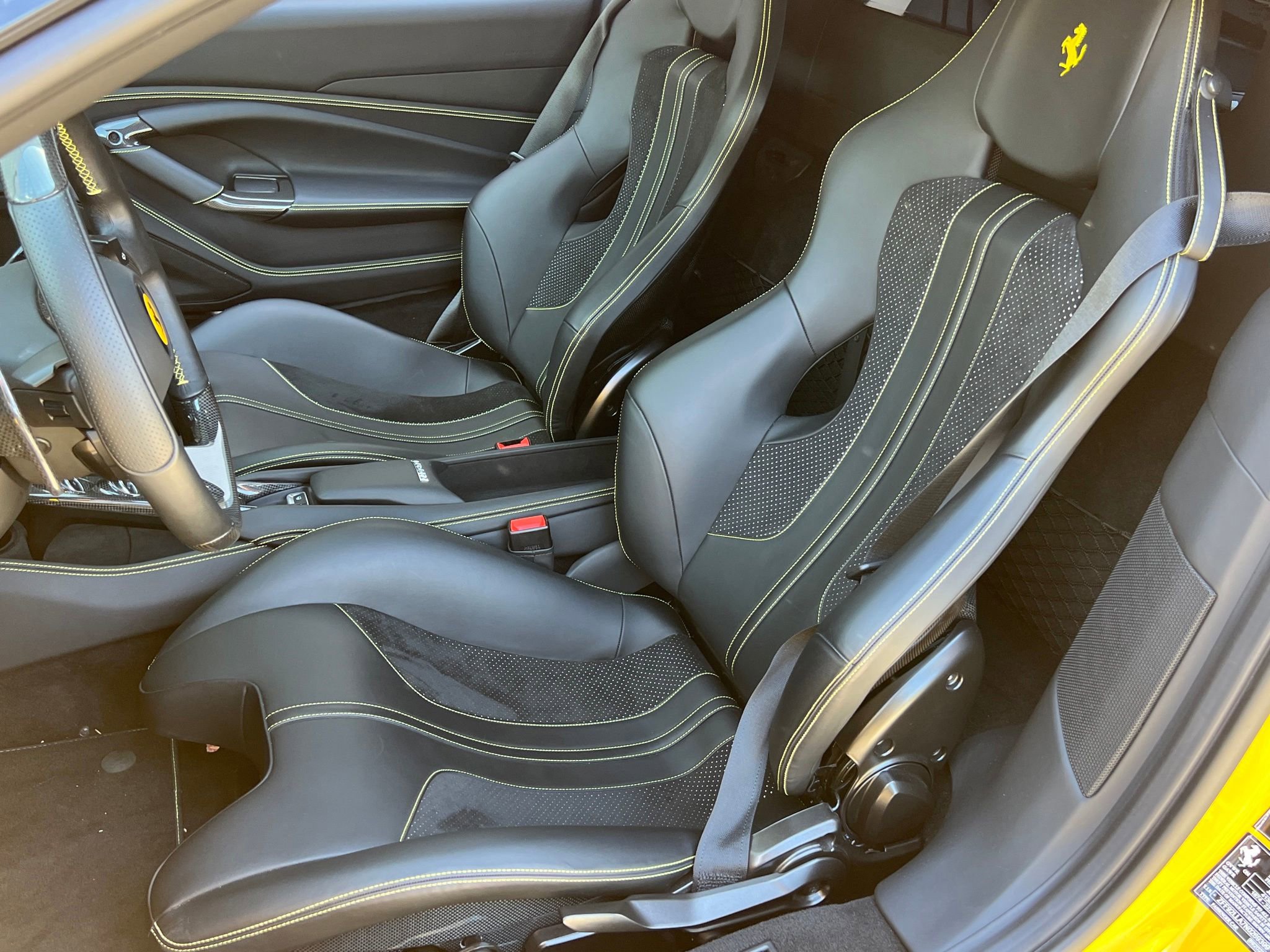 Used 2022 Ferrari F8 Tributo RWD image 32