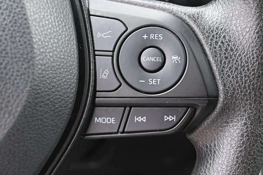 Certified 2025 Toyota RAV4 XLE AWD/4WD image 18