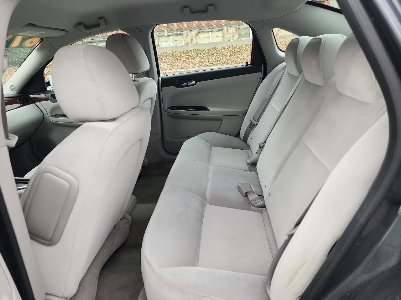 Used 2010 Chevrolet Impala LT FWD image 10