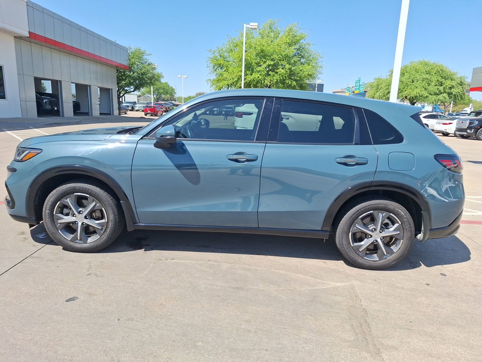Used 2023 Honda HR-V EX-L image 3