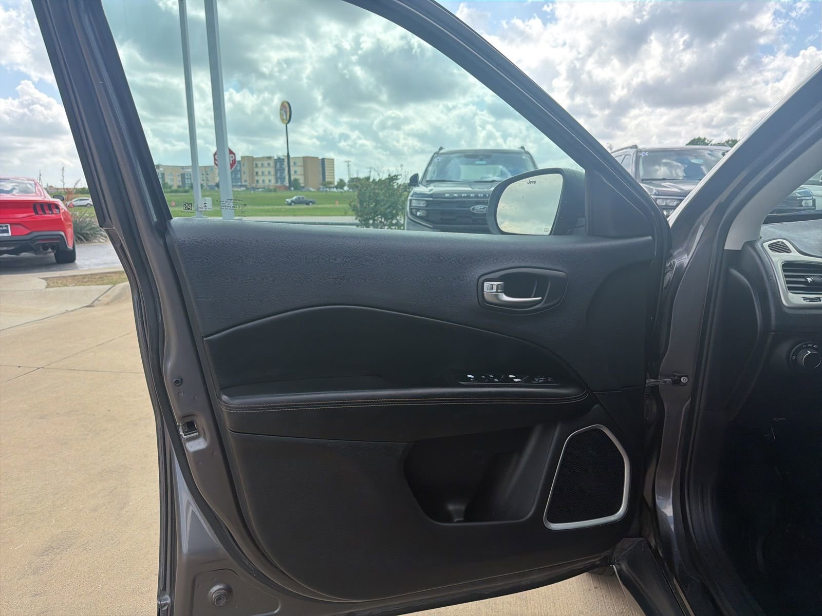 Used 2019 Jeep Compass Sport w/ Tech Group image 14