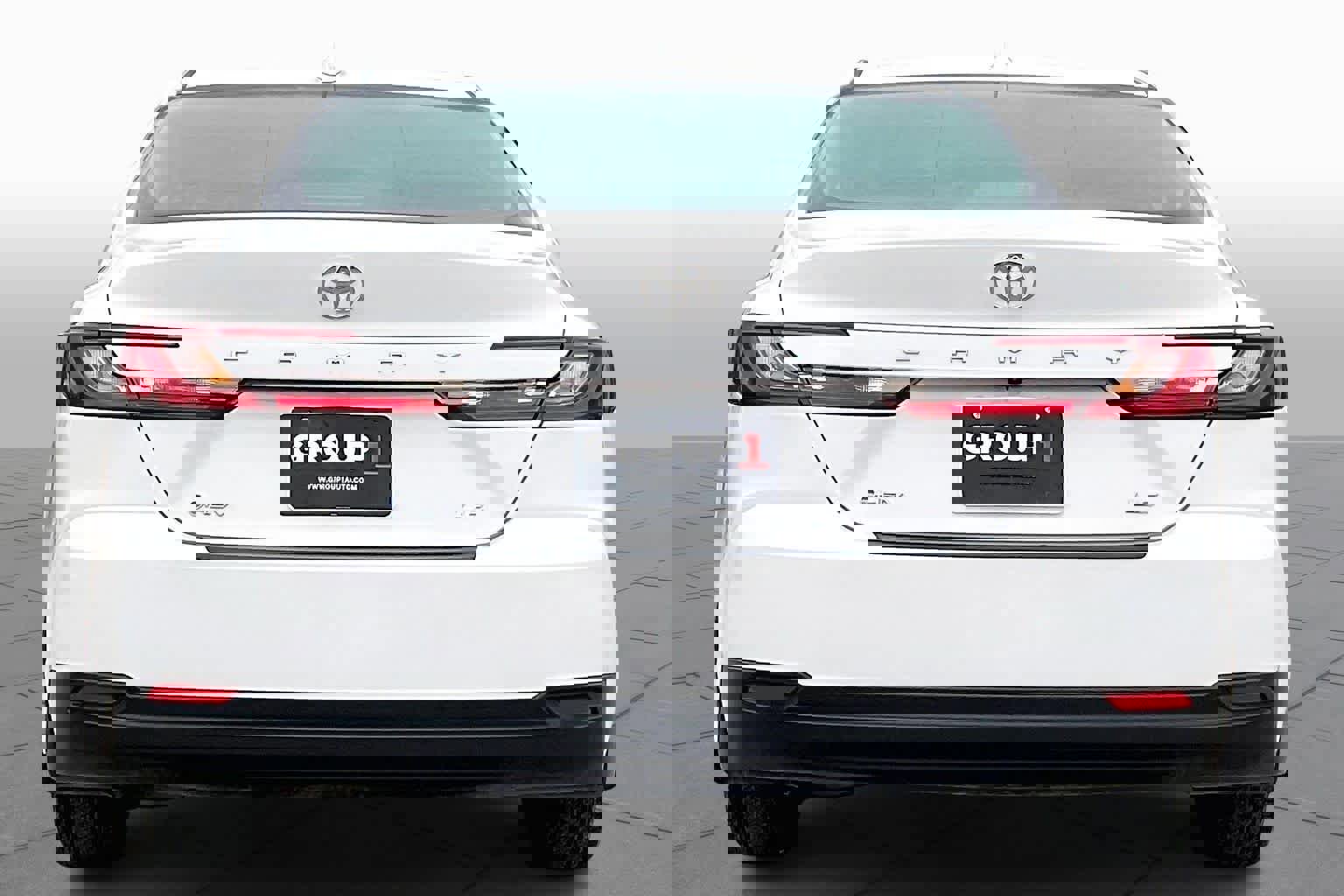 Used 2025 Toyota Camry LE w/ Convenience Package image 5