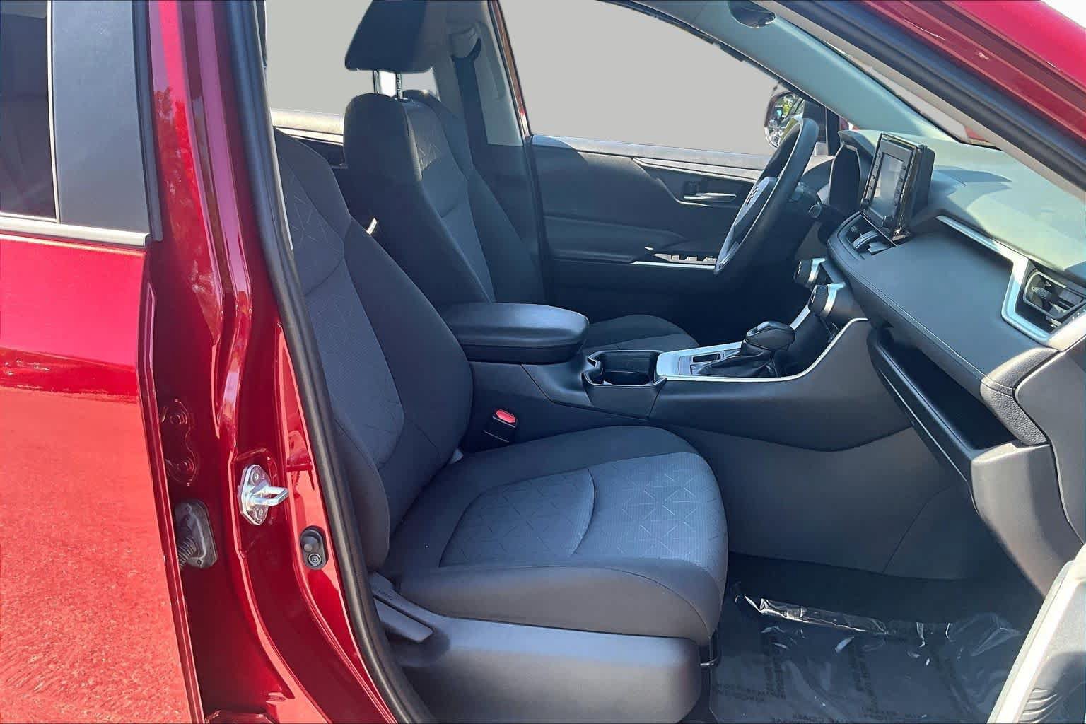 Used 2021 Toyota RAV4 XLE AWD/4WD image 9
