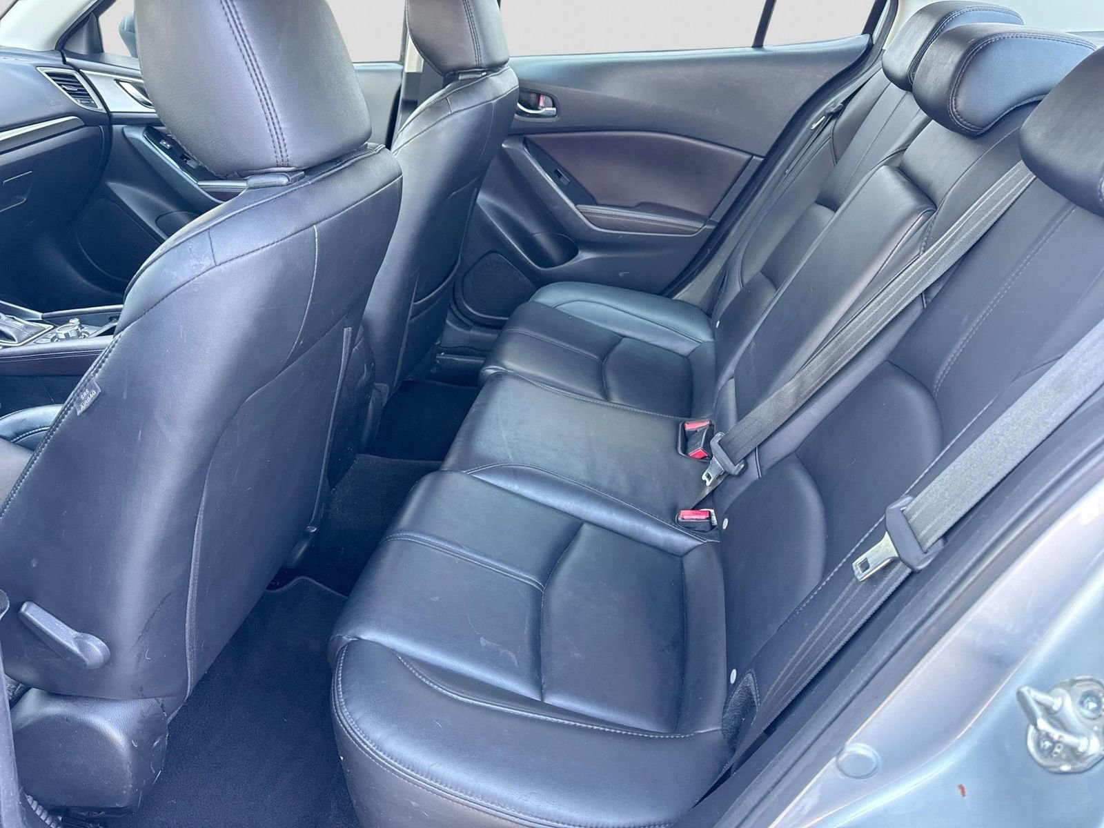 Used 2018 MAZDA MAZDA3 Touring image 4