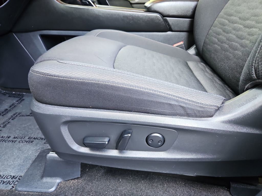 Used 2025 Nissan Pathfinder SV FWD image 24