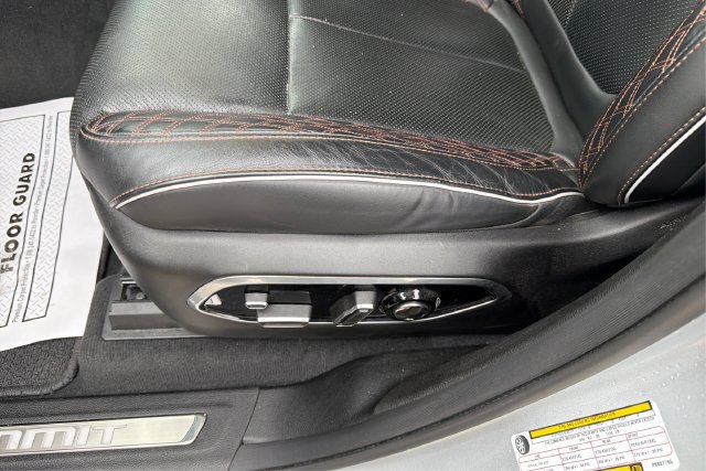Used 2023 Jeep Grand Cherokee L Summit AWD/4WD image 17
