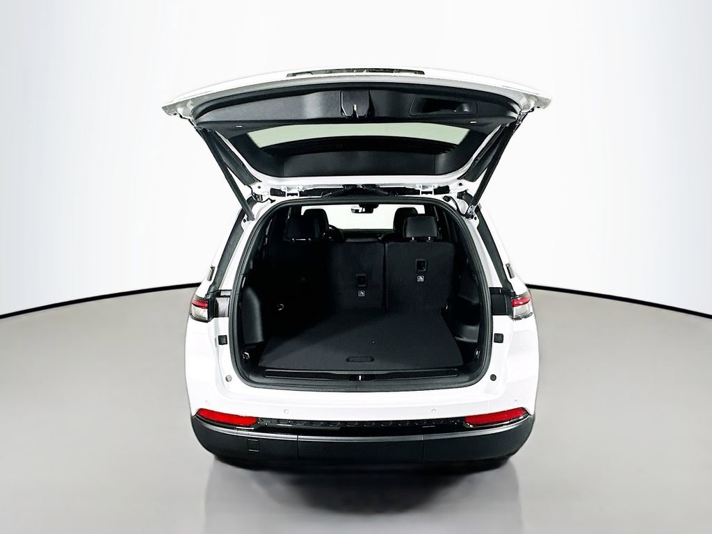 New 2025 Jeep Grand Cherokee Altitude image 16
