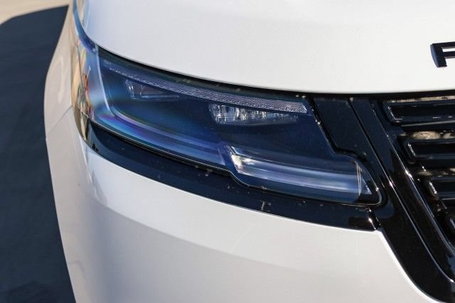 Certified 2026 Land Rover Range Rover Velar Dynamic SE AWD/4WD image 8