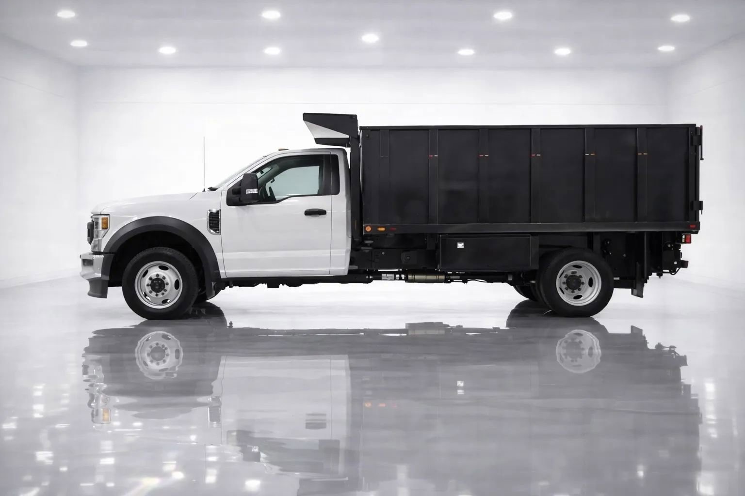 Used 2020 Ford F550 2WD Crew Cab Super Duty w/ Power Equipment Group image 2