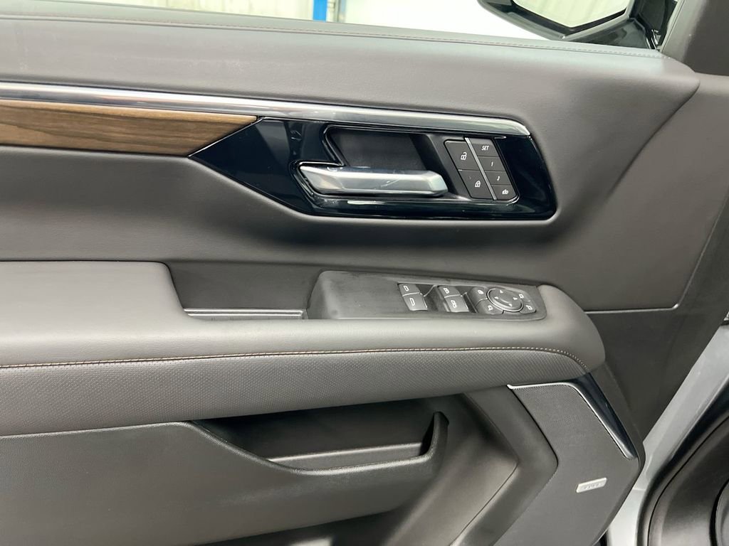 New 2026 Chevrolet Suburban High Country image 22