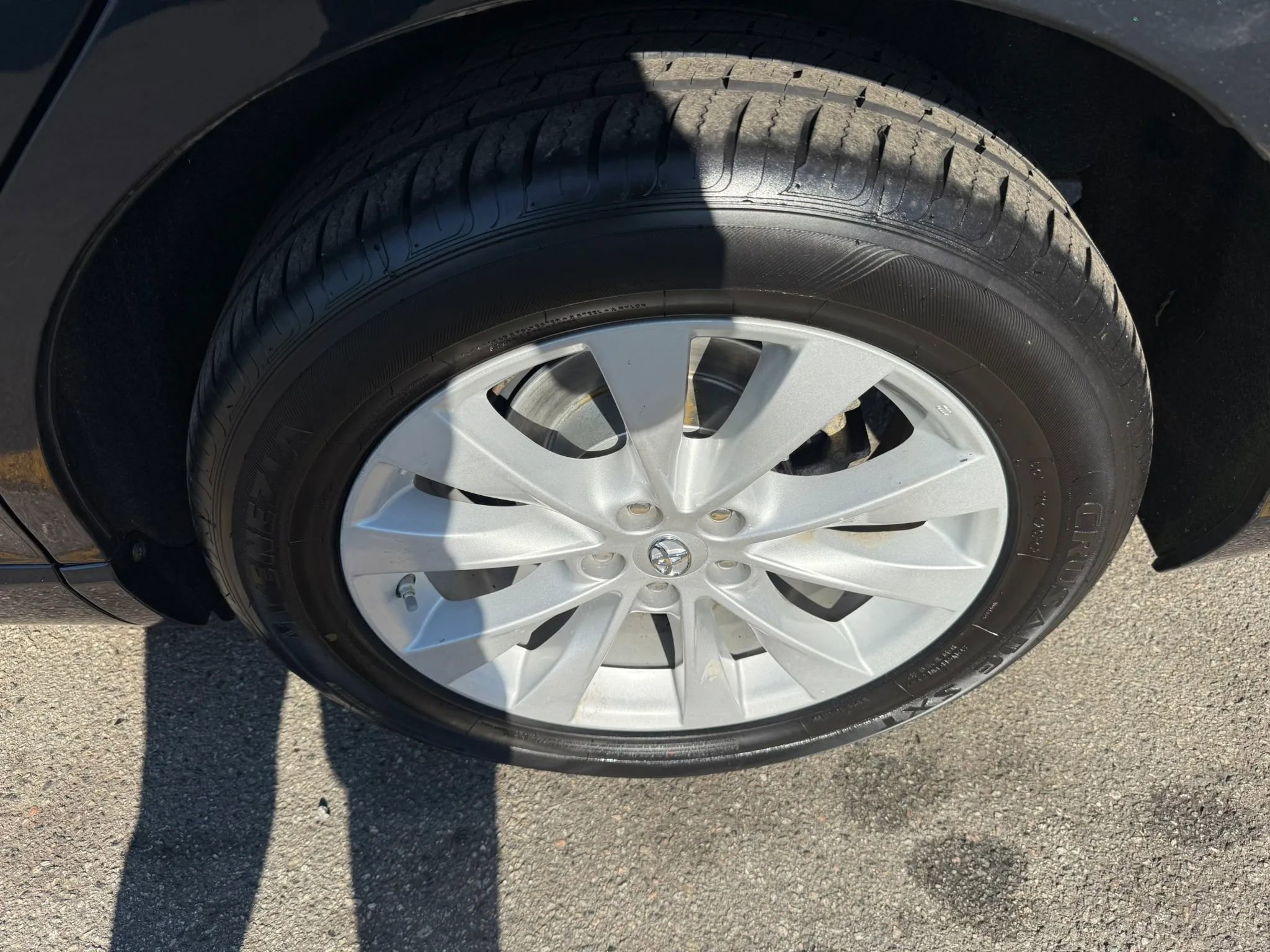 Used 2015 Toyota Venza LE AWD/4WD image 9