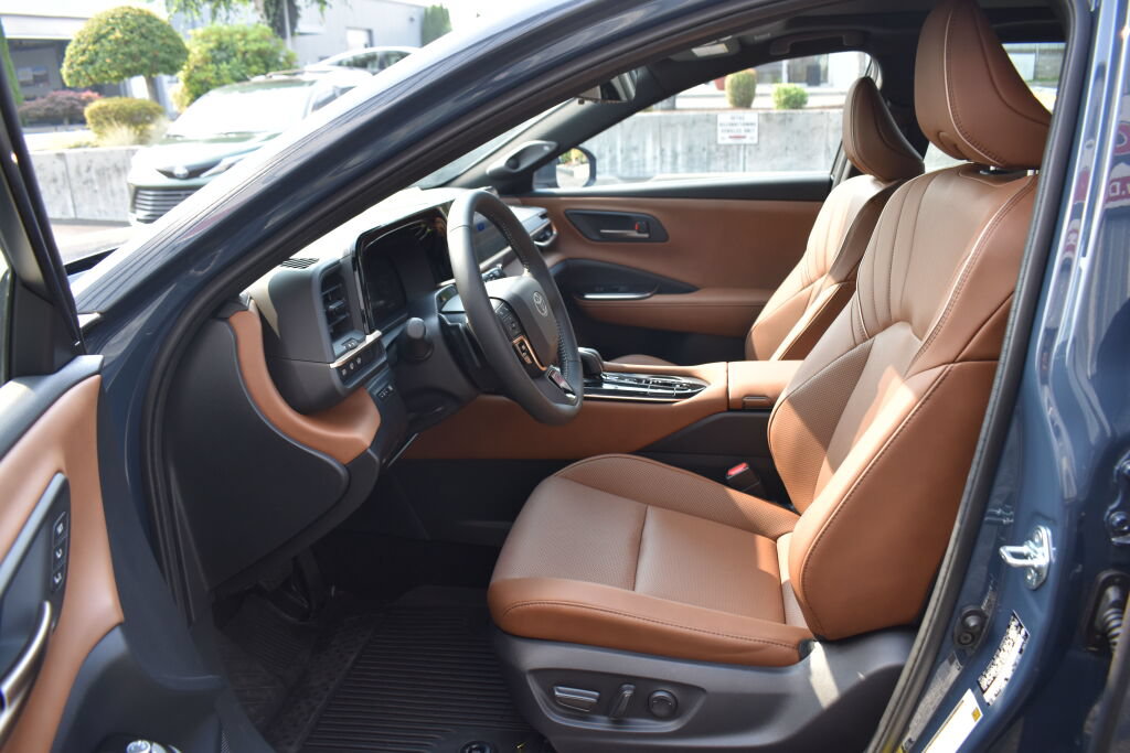 Certified 2025 Toyota Crown Signia w/ Advanced Technology Package AWD/4WD image 18