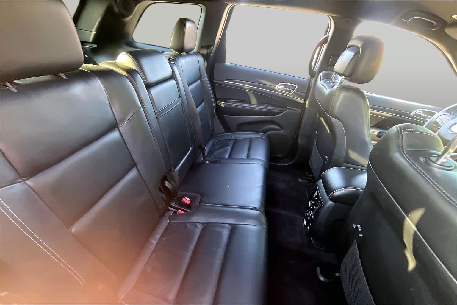 Used 2017 Jeep Grand Cherokee Limited AWD/4WD image 17