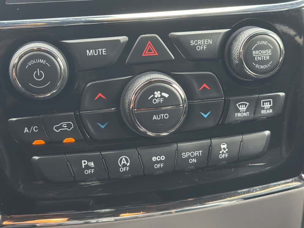 Used 2022 Jeep Grand Cherokee Laredo X AWD/4WD image 29