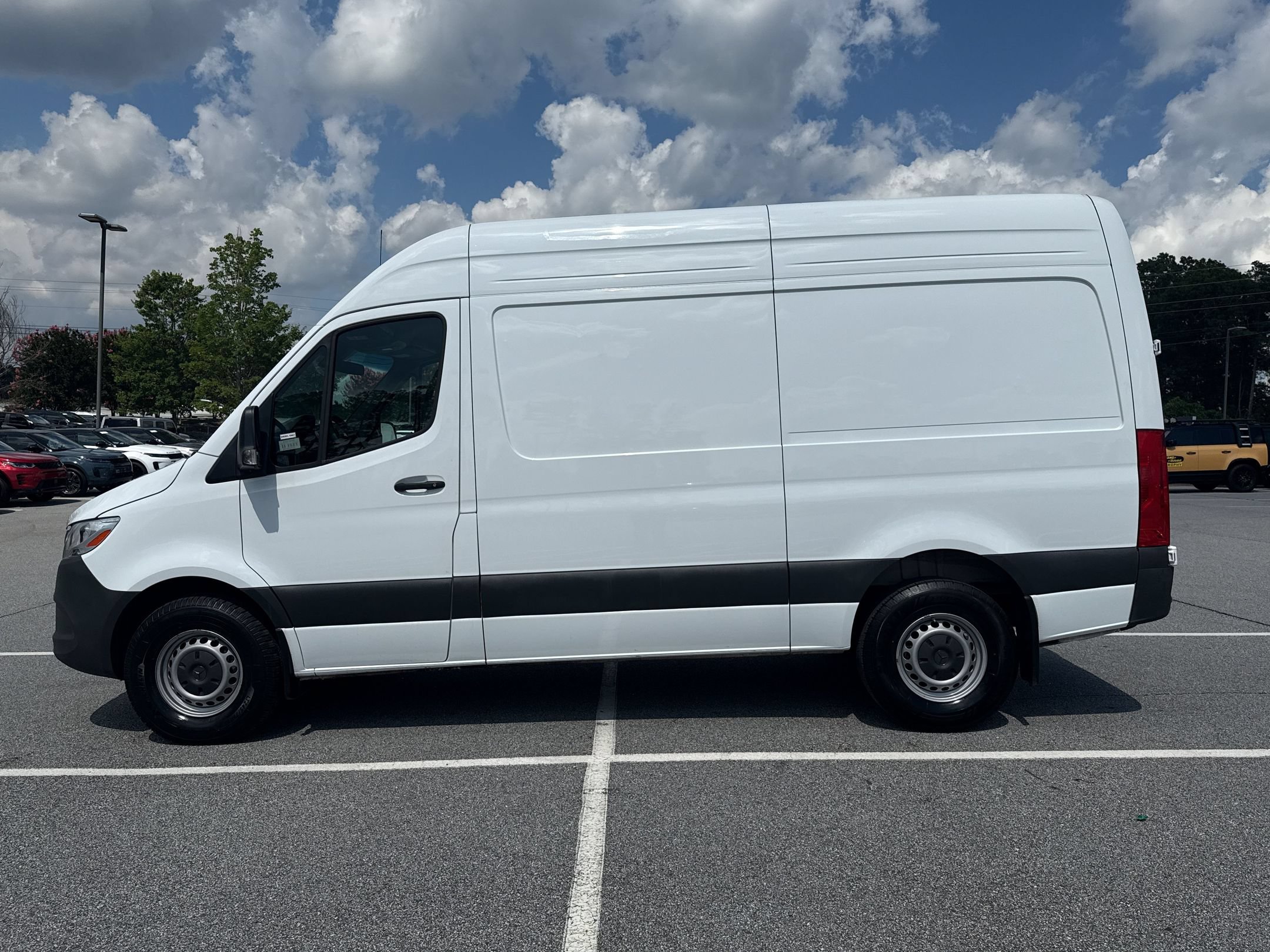 Used 2025 Mercedes-Benz Sprinter 2500 image 2