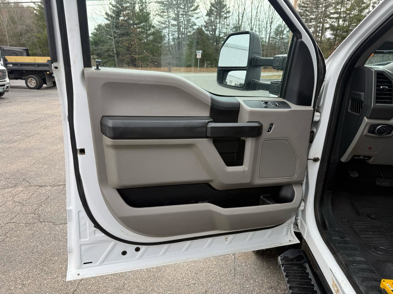 Used 2021 Ford F550 4x4 Regular Cab Super Duty w/ Power Equipment Group image 22