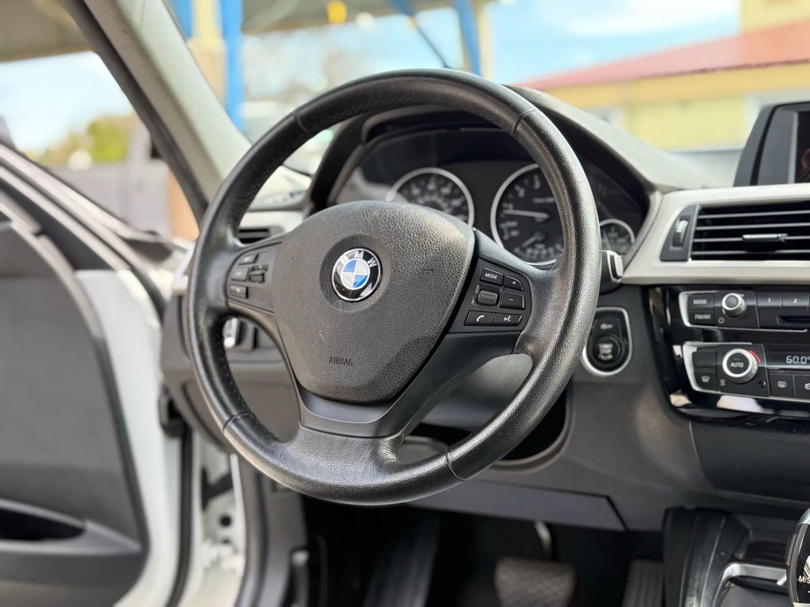 Used 2016 BMW 320i Sedan image 21