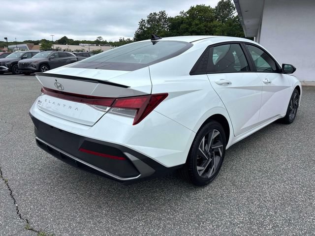 Certified 2025 Hyundai Elantra Sport FWD image 3