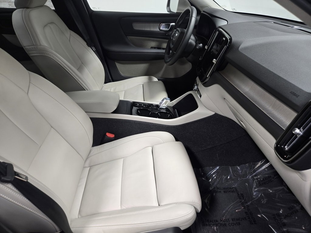 Used 2024 Volvo XC40 B5 Plus image 52