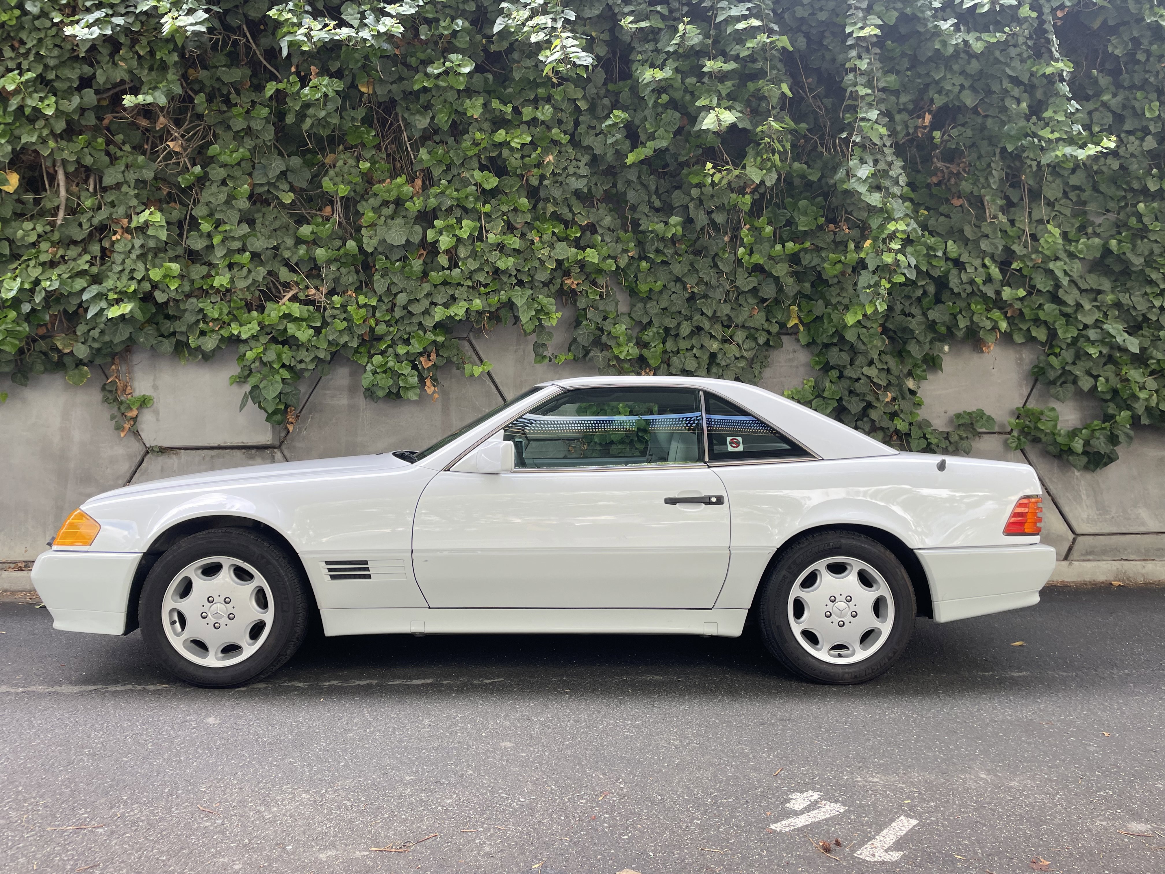 Used 1993 Mercedes-Benz 300 SL image 1