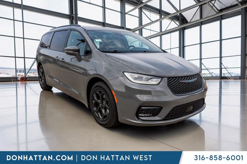 Used 2021 Chrysler Pacifica Touring w/ S Appearance Package FWD image 34