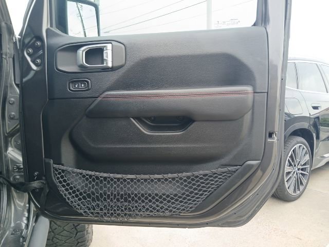 Used 2018 Jeep Wrangler Unlimited Rubicon AWD/4WD image 12