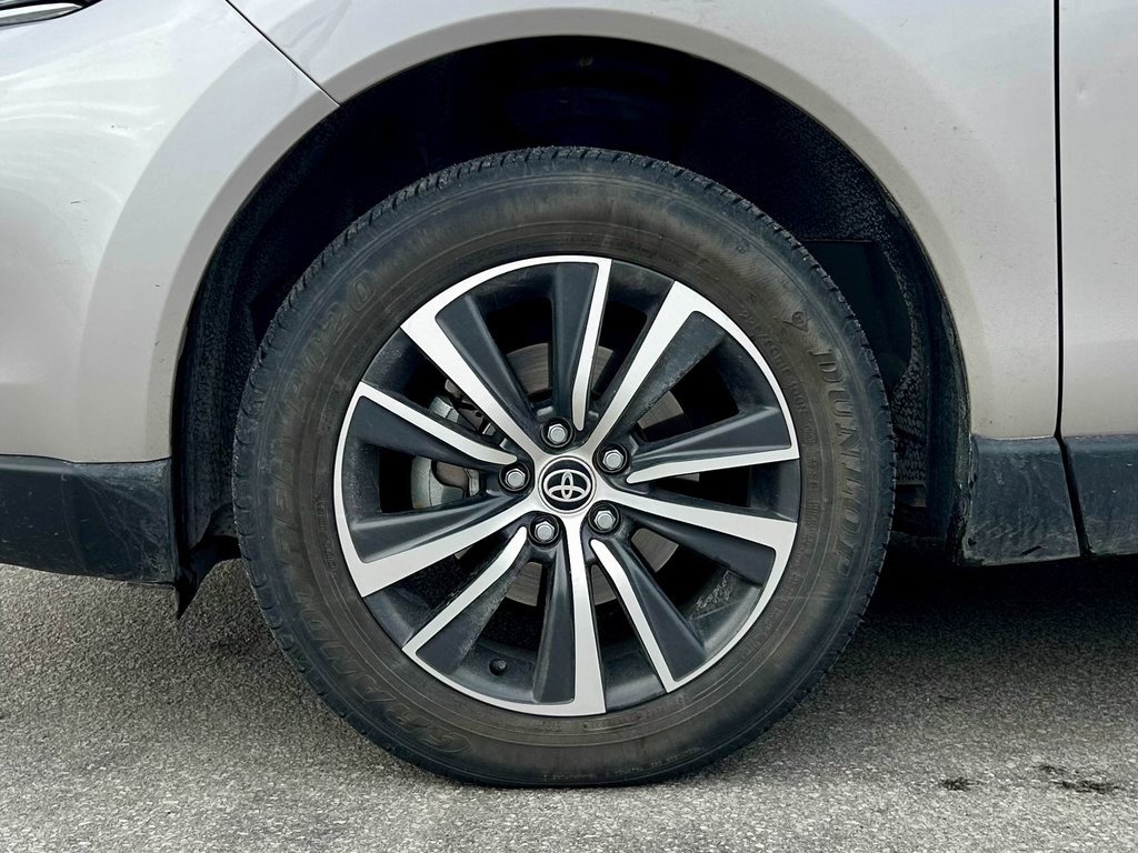 Used 2021 Toyota Venza LE image 26