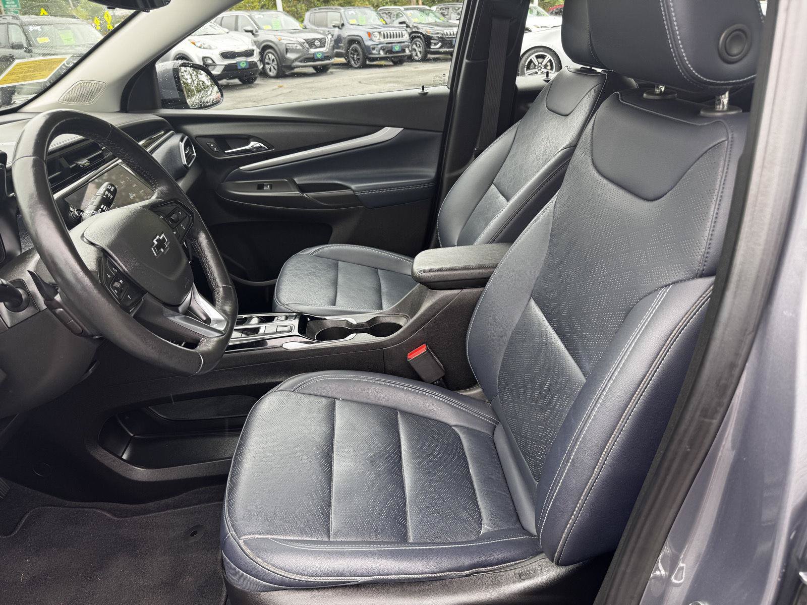 Used 2022 Chevrolet Bolt EUV Premier w/ Sun & Sound Package FWD image 13