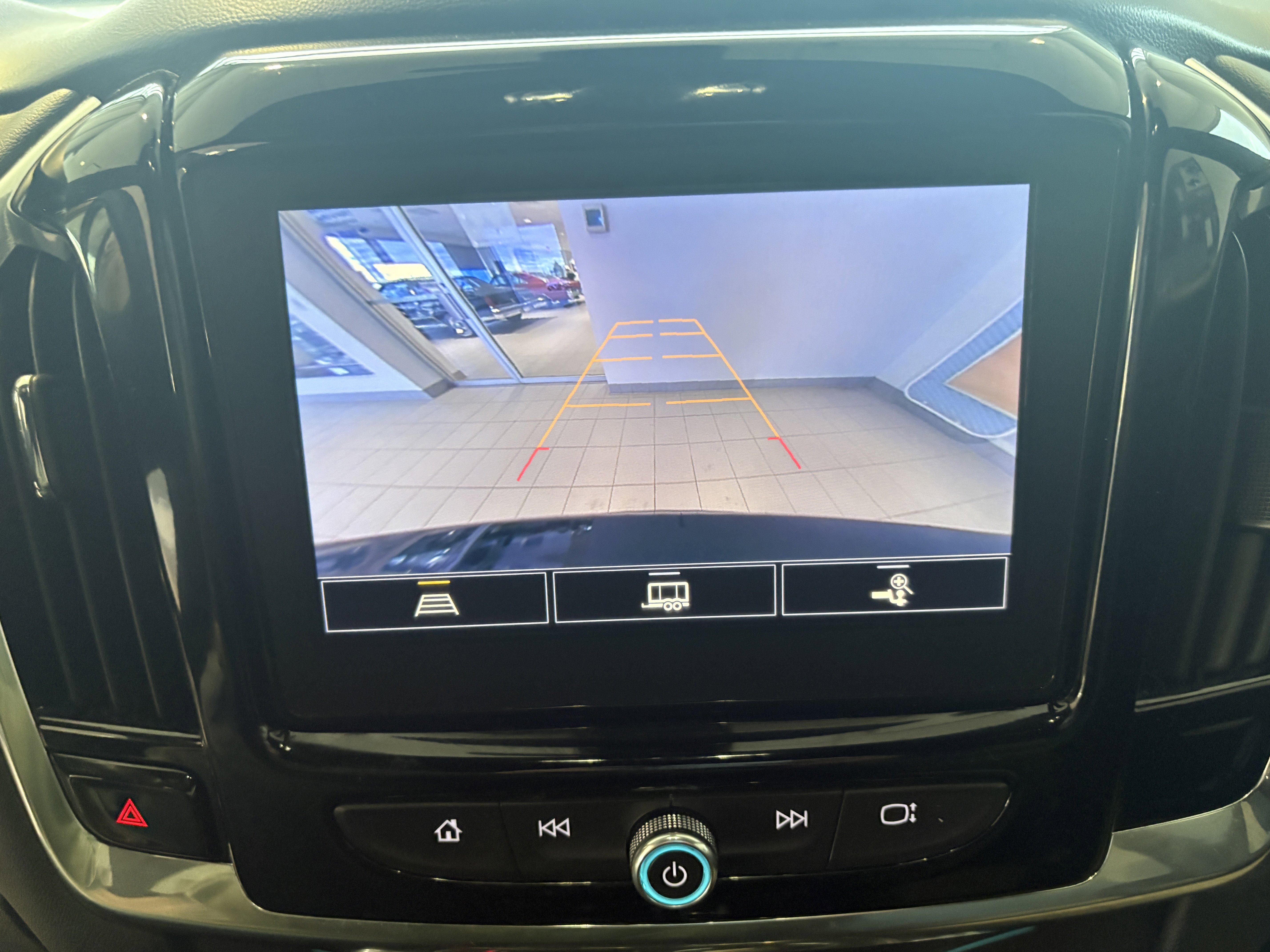 Used 2023 Chevrolet Traverse LT image 16