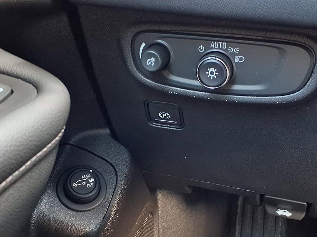 Used 2024 GMC Terrain SLE w/ Driver Convenience Package image 22