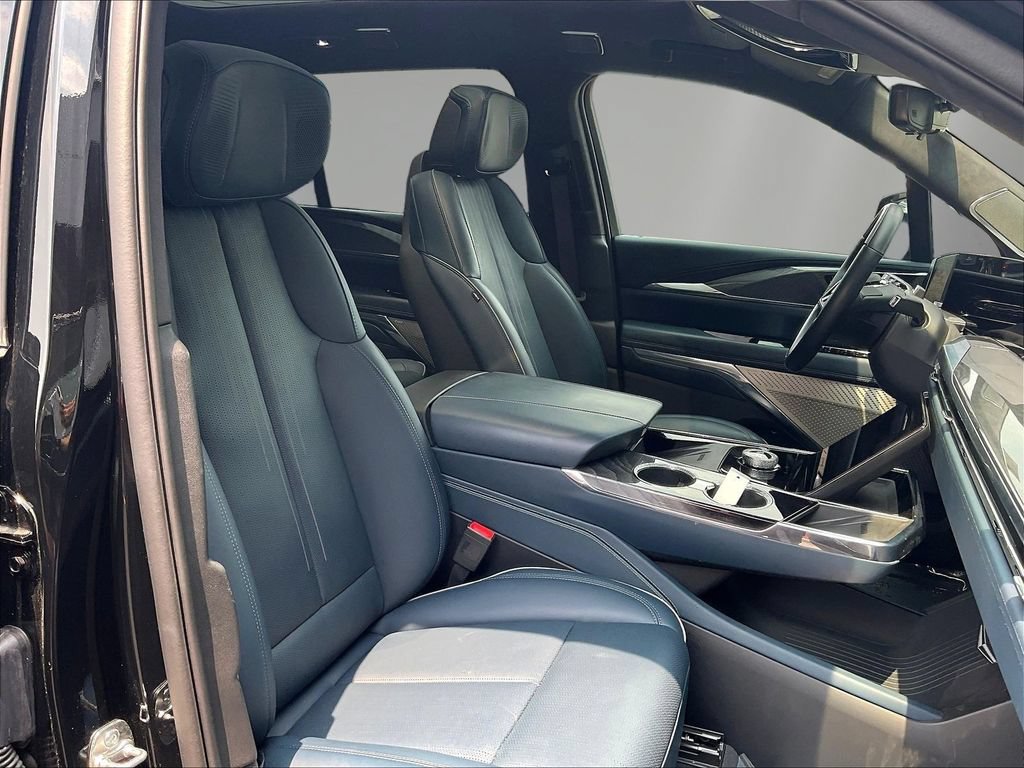 Used 2025 Cadillac Escalade IQ Luxury 2 w/ LPO, Premium Carpet Package AWD/4WD image 29