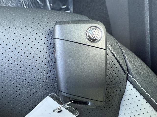 New 2025 Volkswagen Taos SEL image 29
