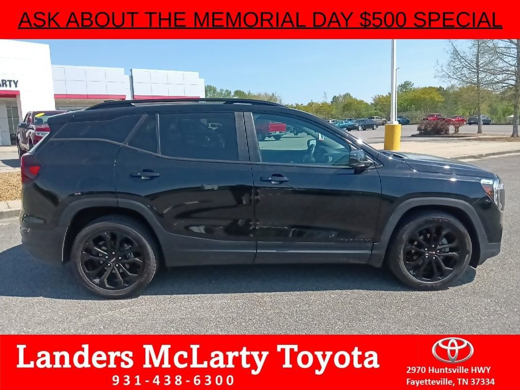 Used 2022 GMC Terrain SLE w/ Elevation Edition FWD image 2