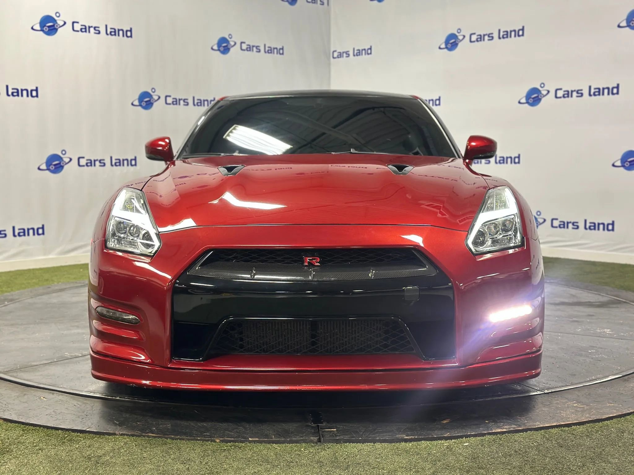 Used 2015 Nissan GT-R Premium image 7